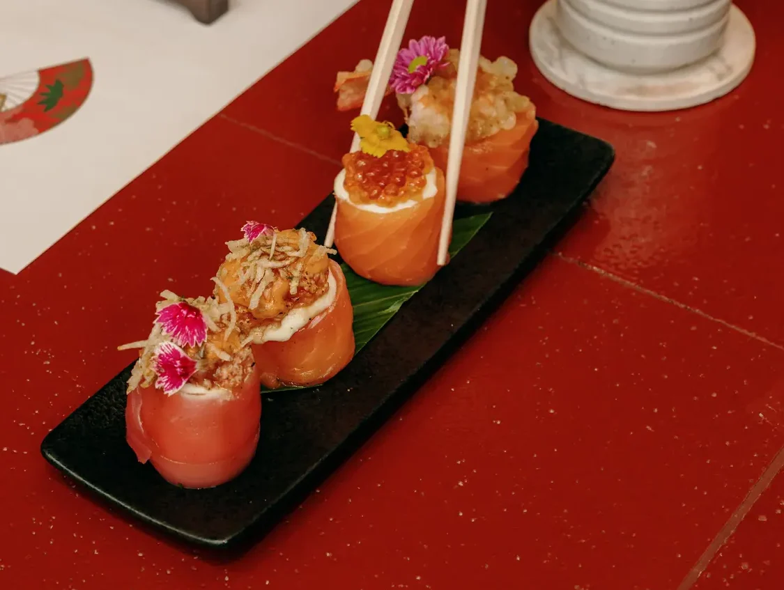 Gunkan sushi Ubud platter at Shinraku with Hana Salmon Ikura, Spicy Salmon, Hana Tempura, and Spicy Tuna